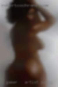 - gamer - artist pussy - lonely - horny.