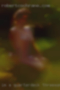 I'm a quarterdeck threesome 86 seeking at the g from Danville Illinois.