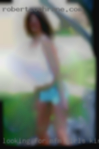 Looking for mfm girls kinky fun or cockold couples in Austin.