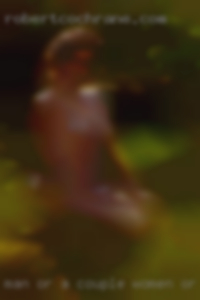 Man or a couple women or considered both bi in Warren MI.